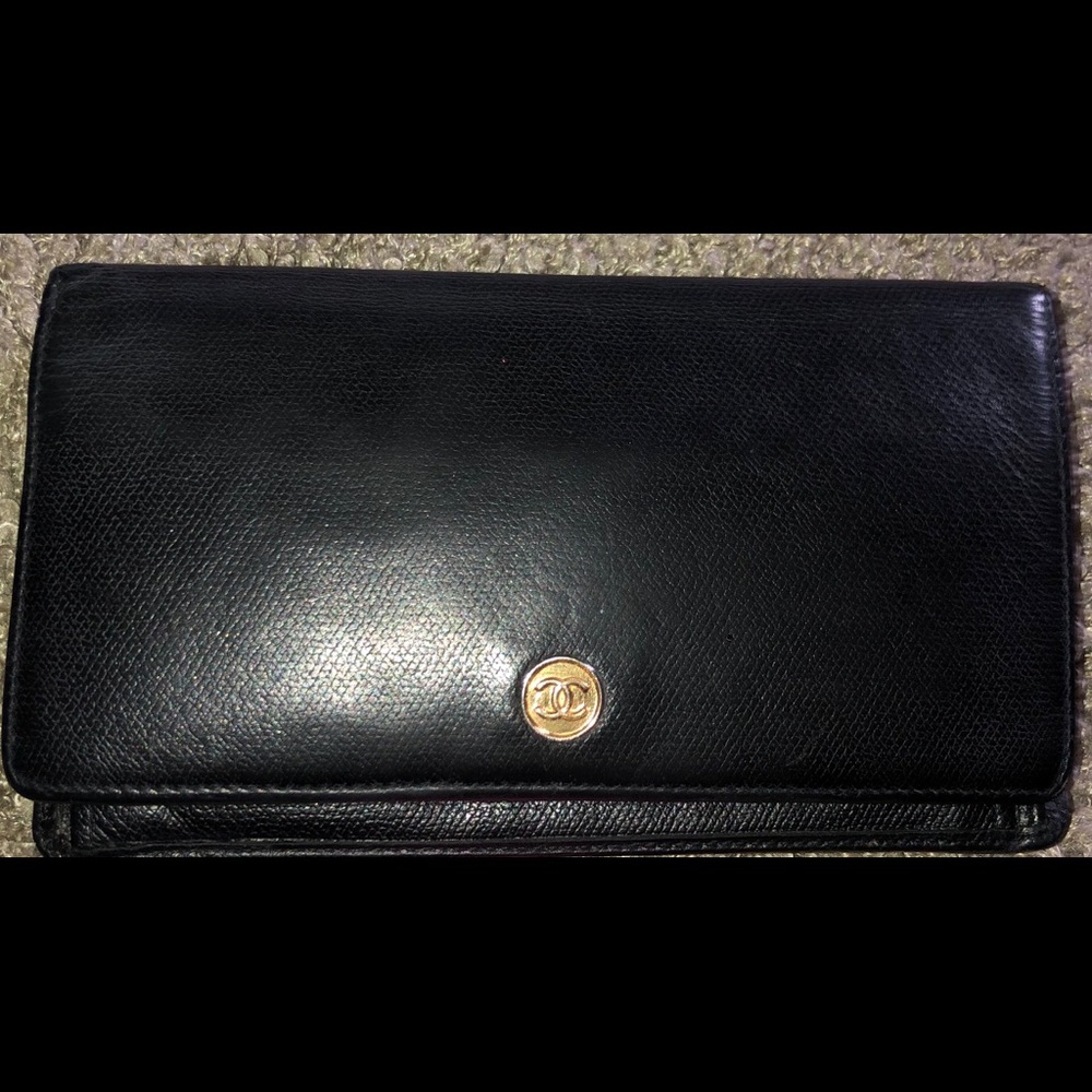 Chanel wallet caviar